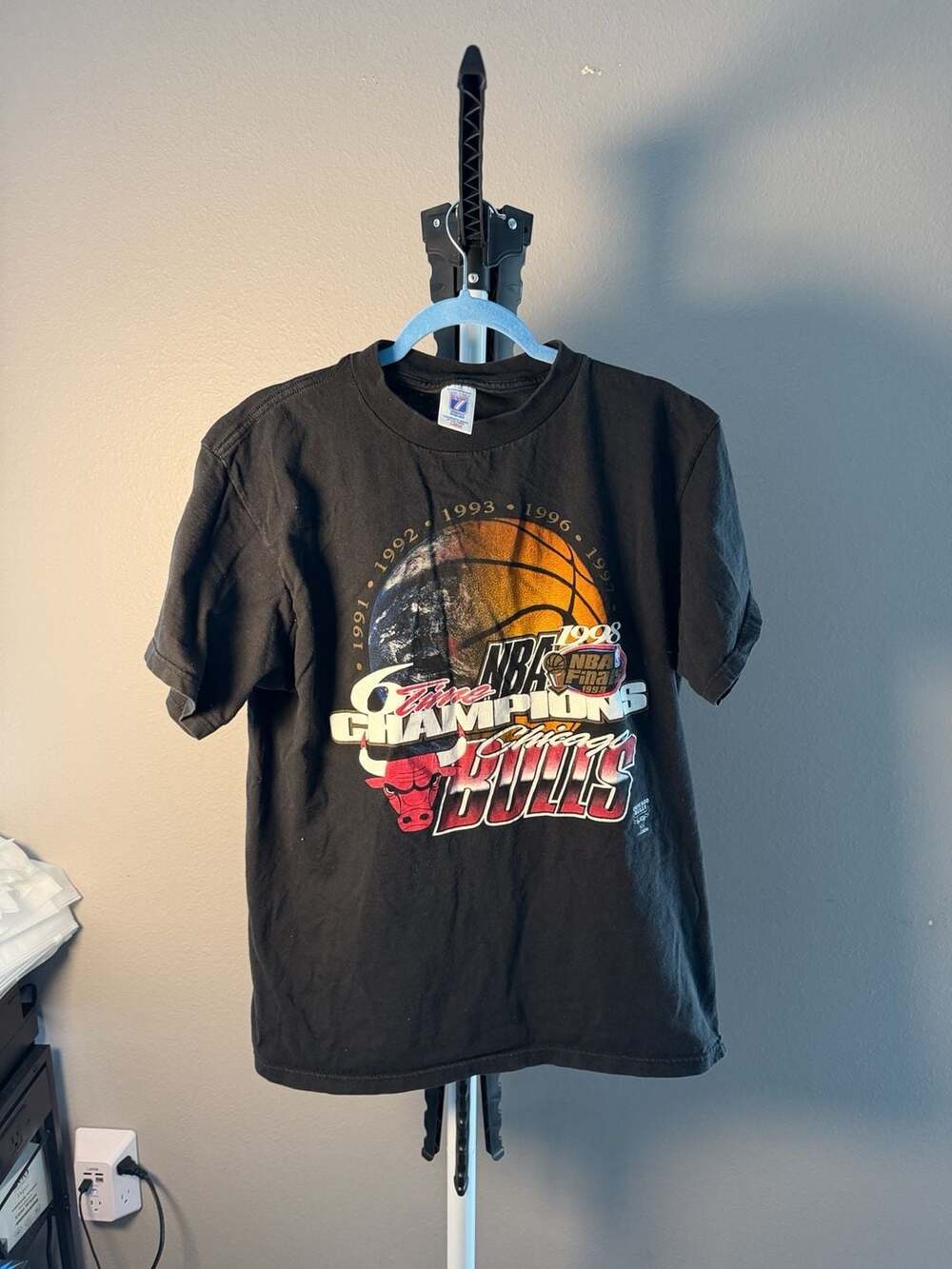 Logo 7 Chicago Bulls T-Shirt Size Large Black 1998 Champions